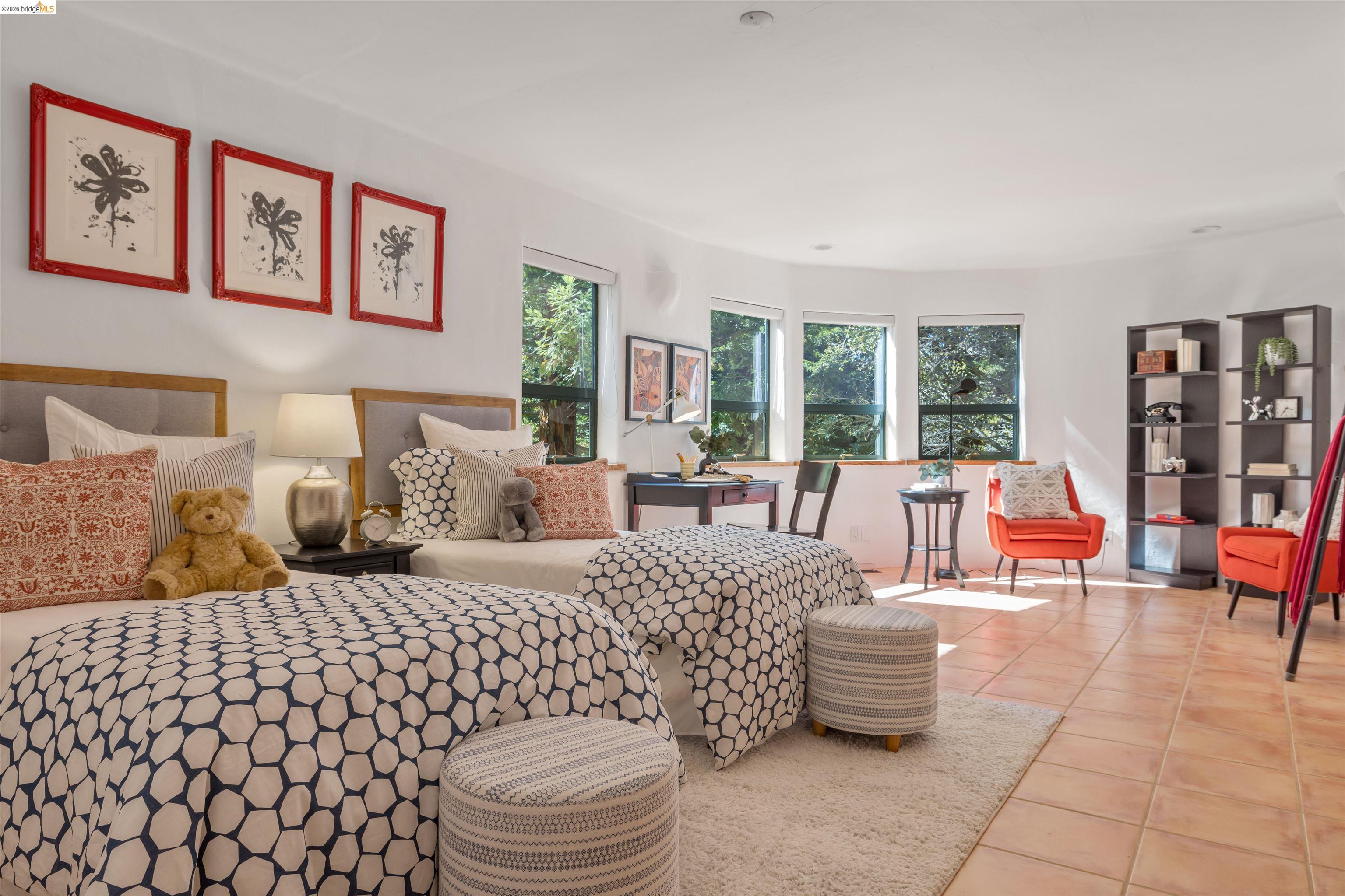 1102 Grand View Drive