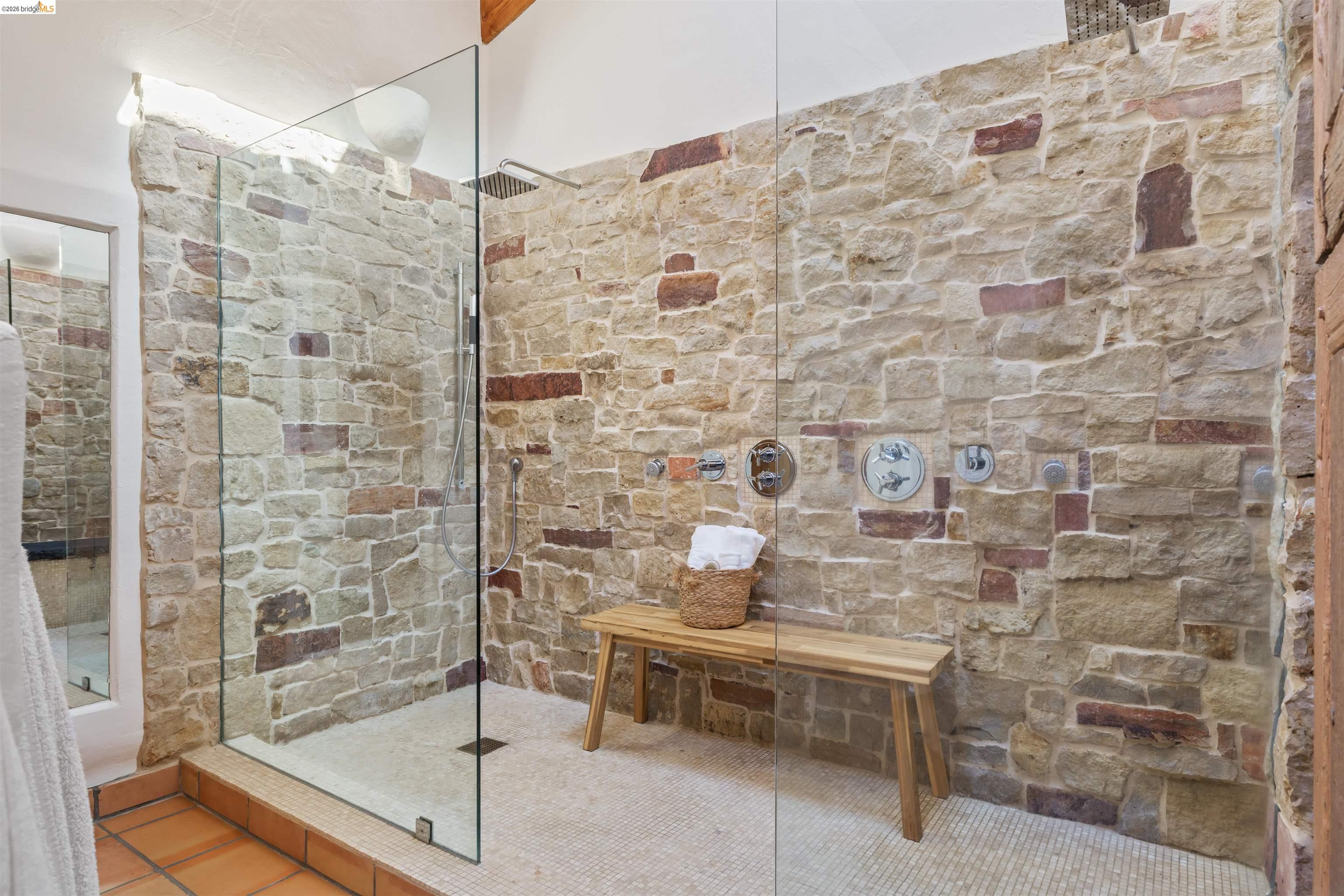 1102 Grand View Drive