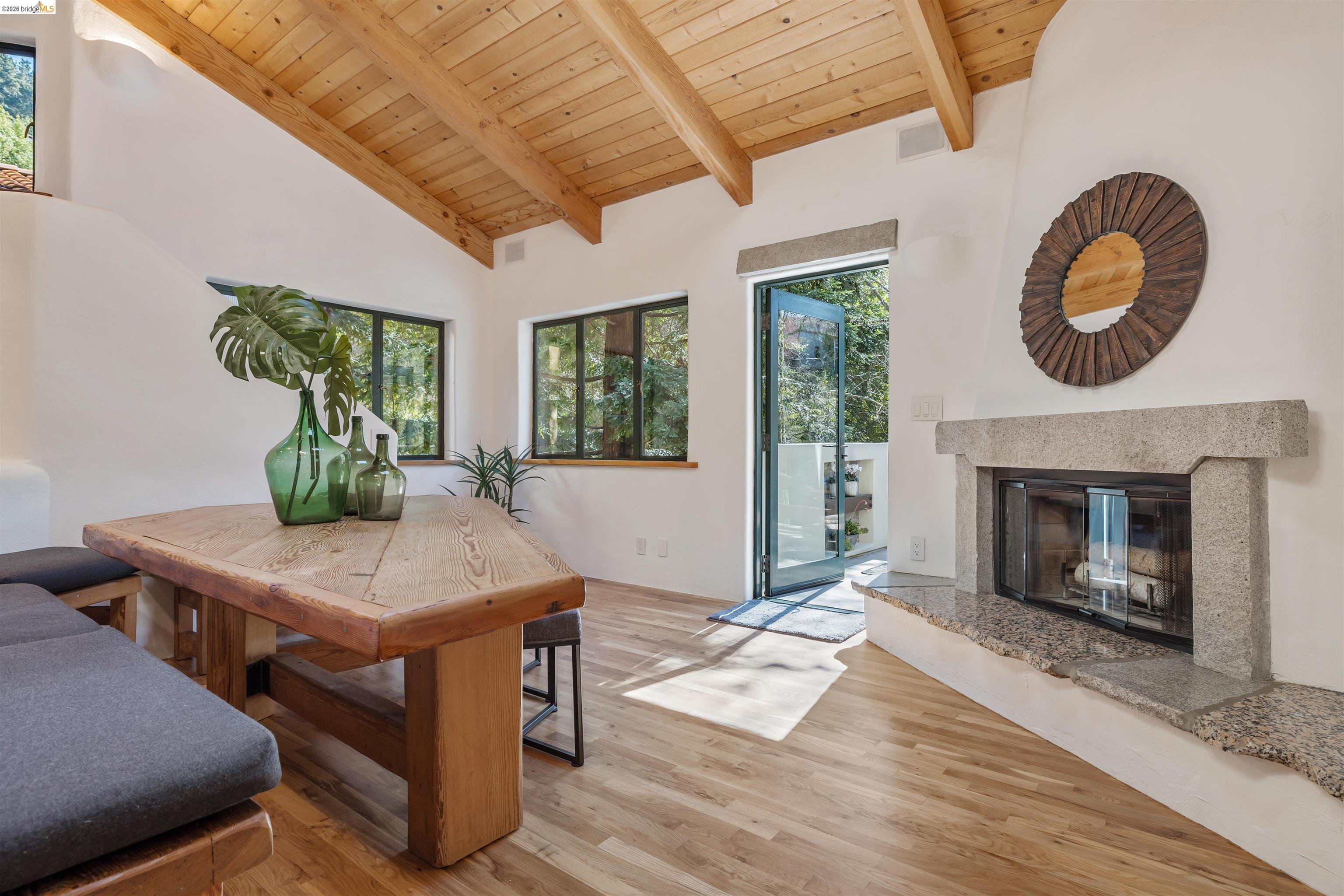 1102 Grand View Drive