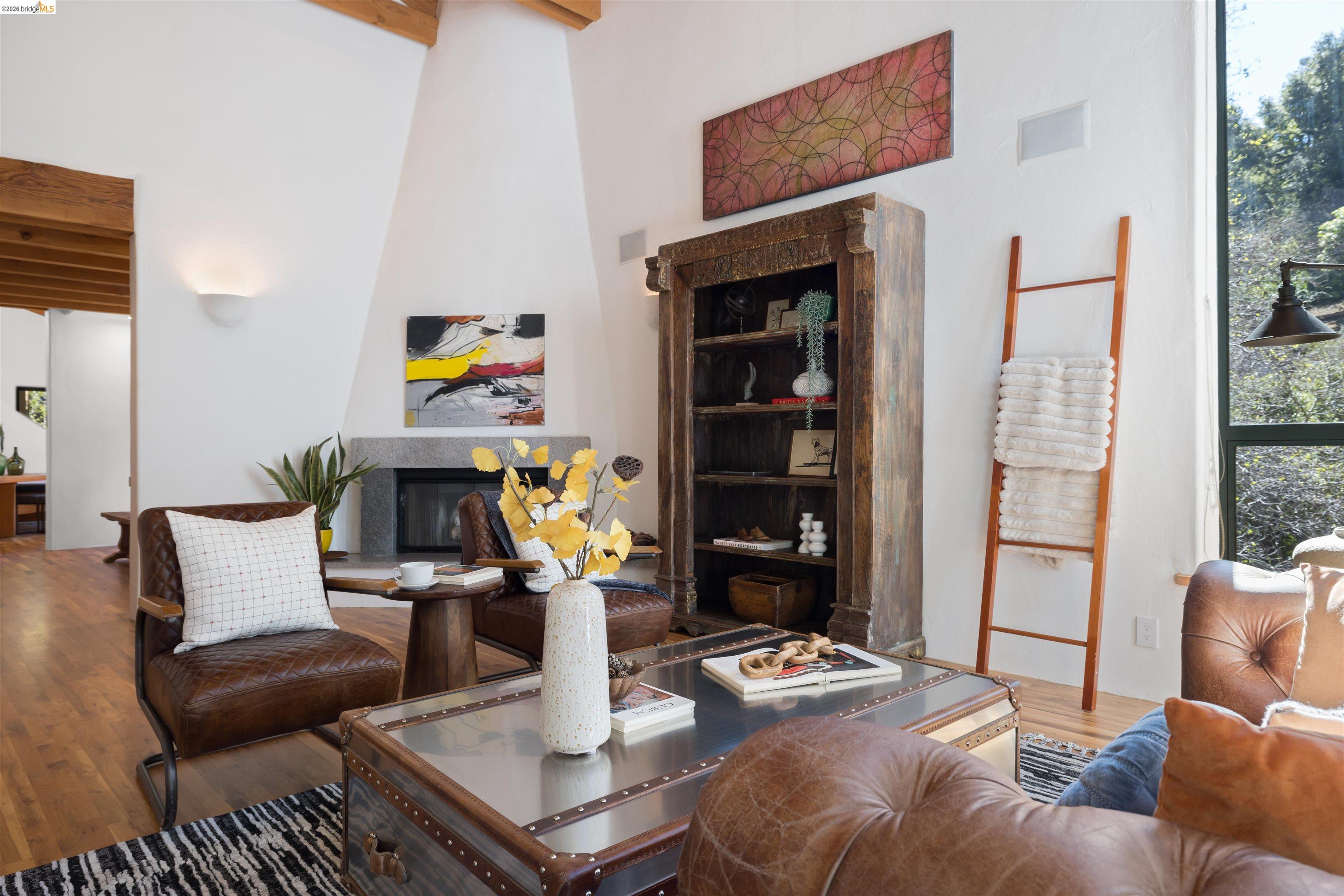 1102 Grand View Drive