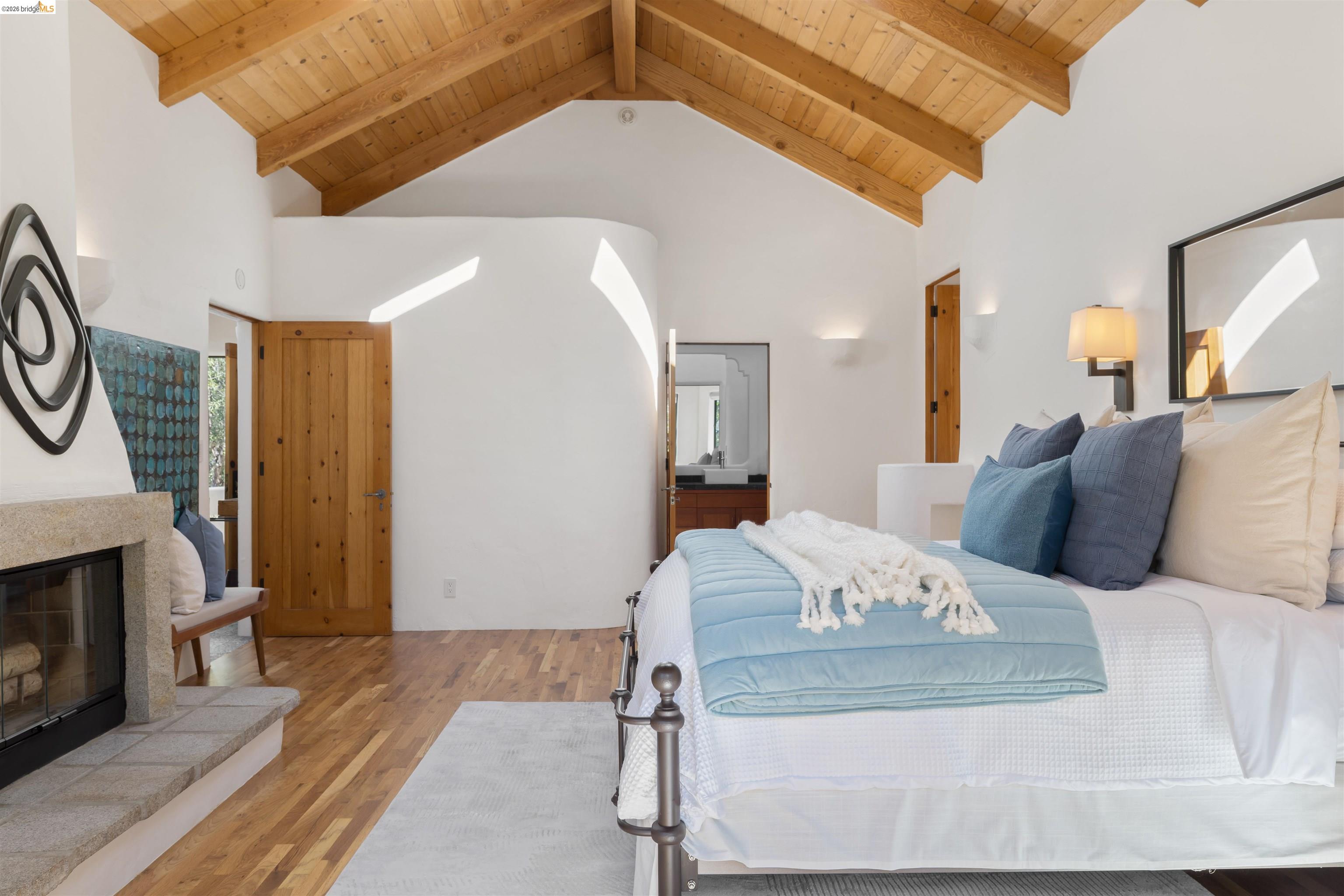 1102 Grand View Drive