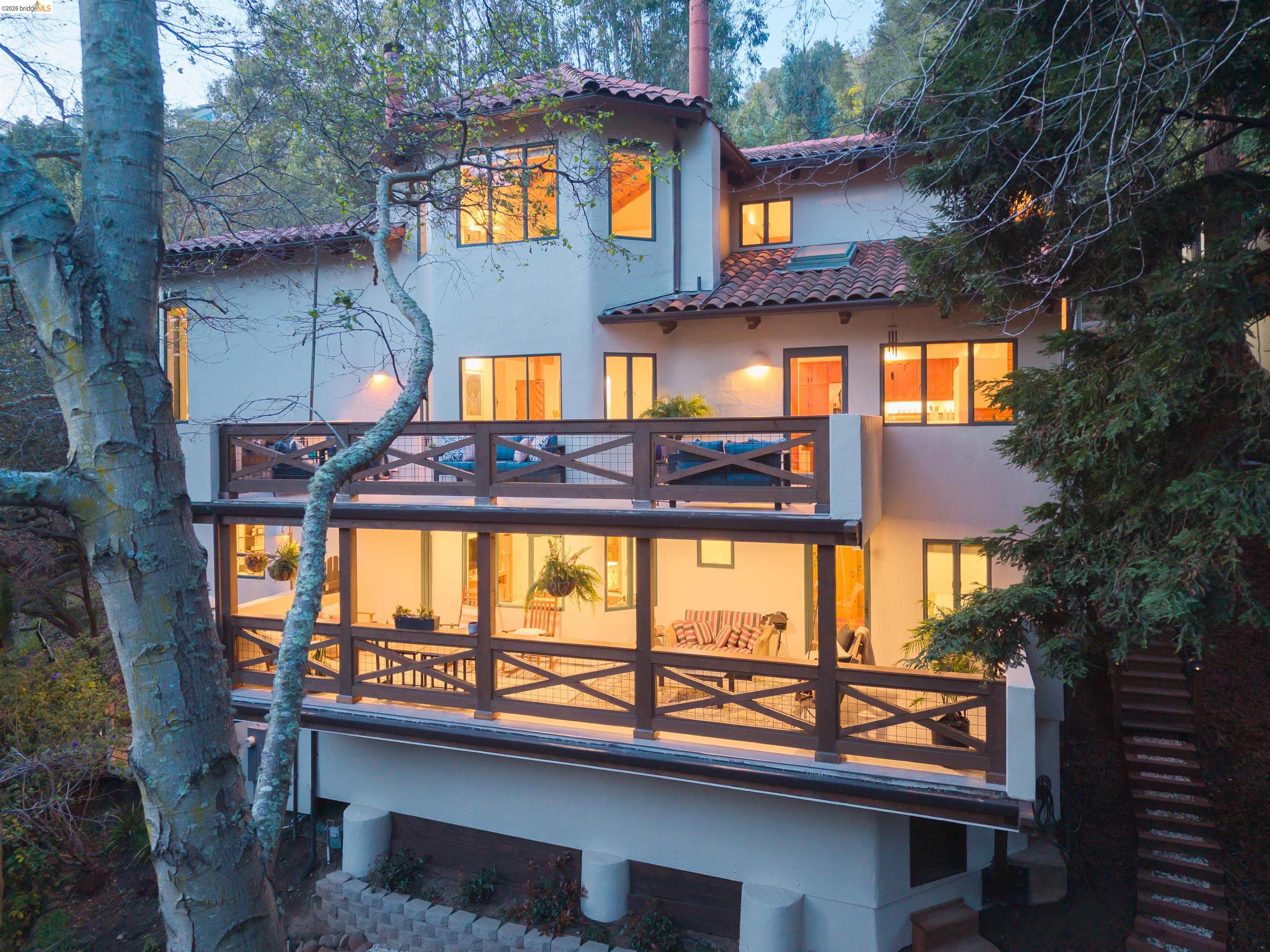 1102 Grand View Drive