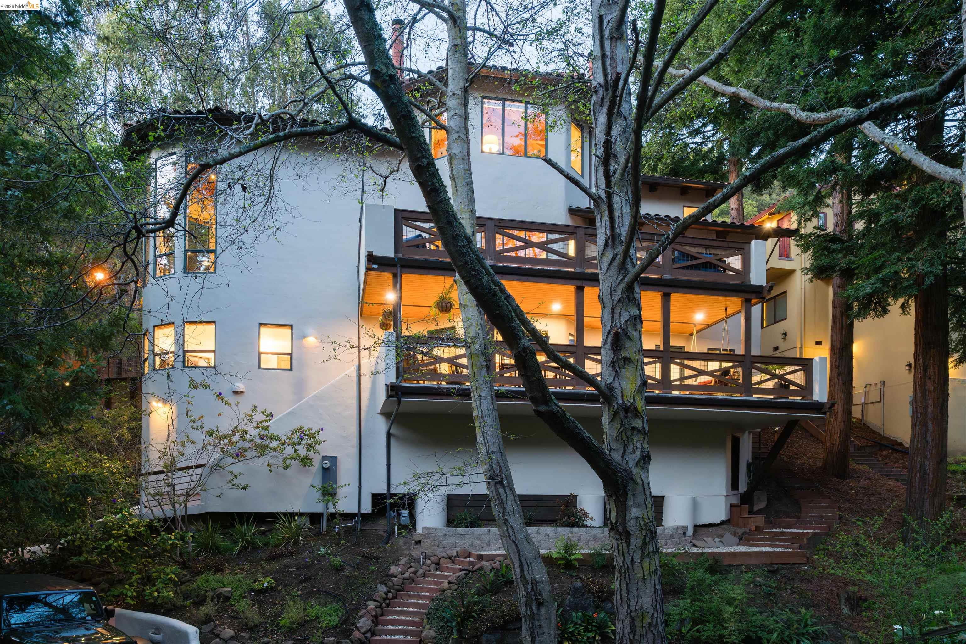 1102 Grand View Drive