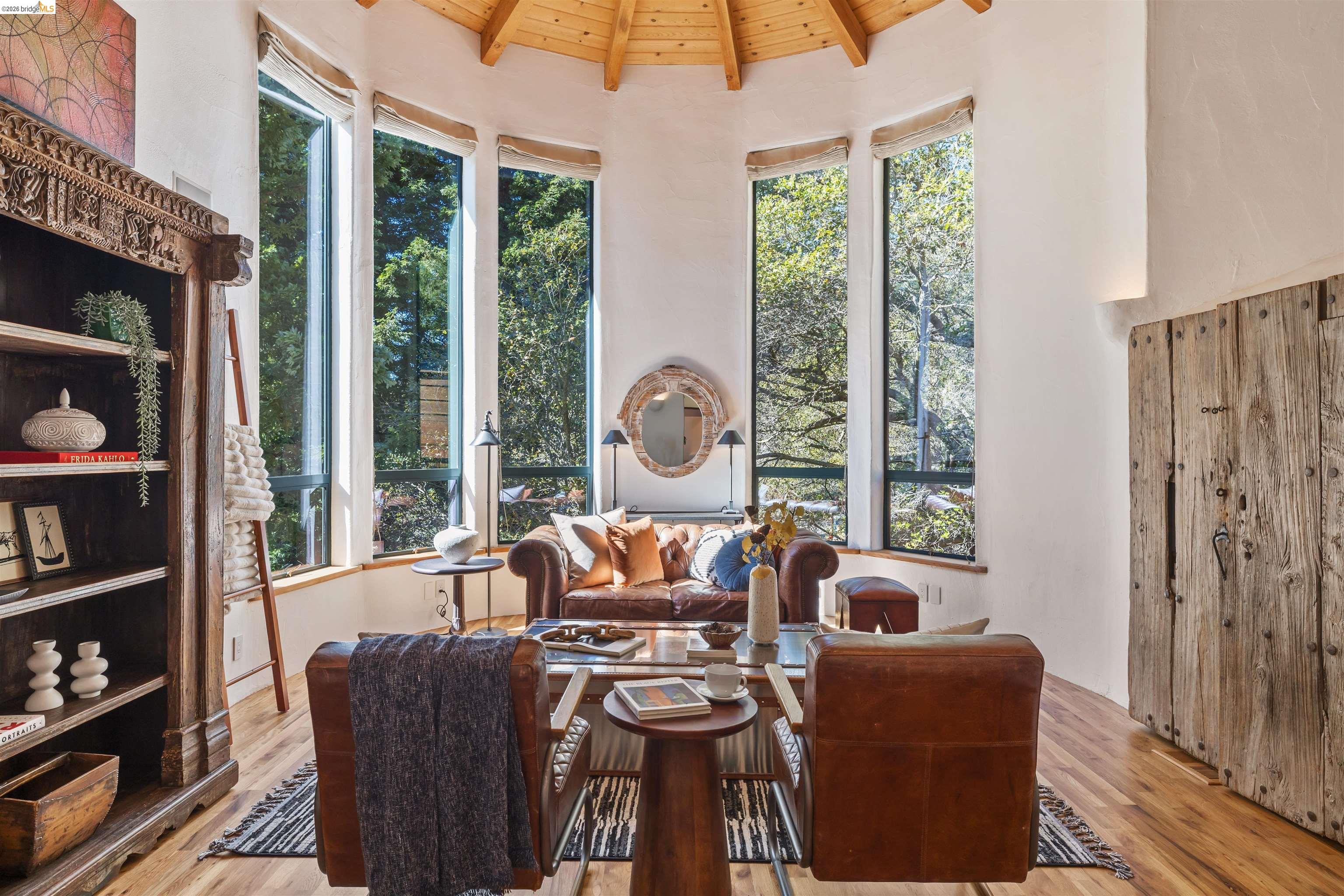 1102 Grand View Drive