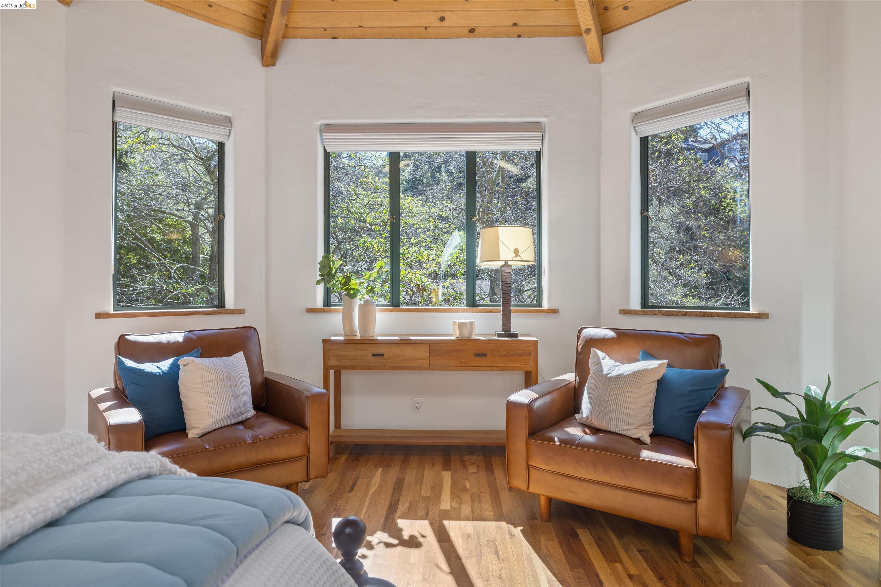 1102 Grand View Drive