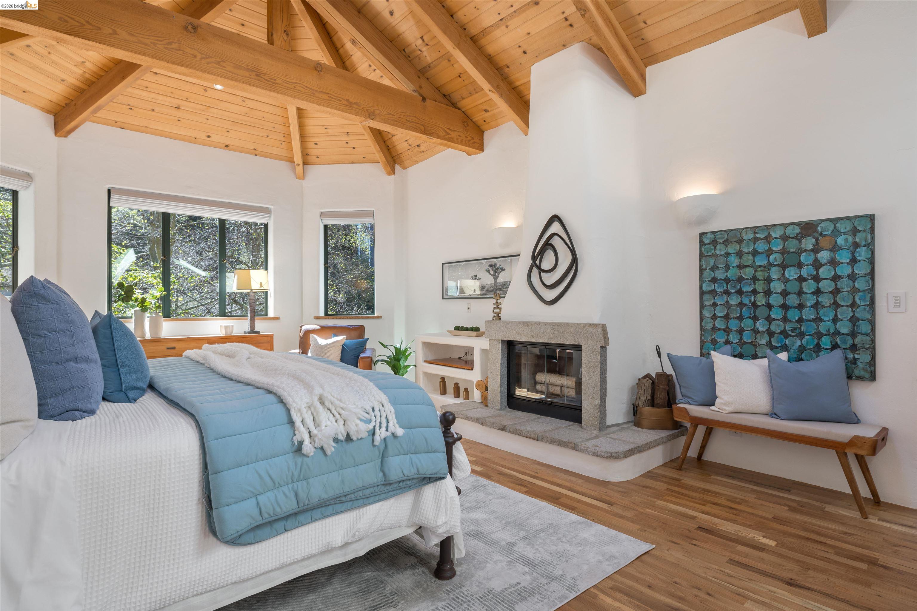 1102 Grand View Drive