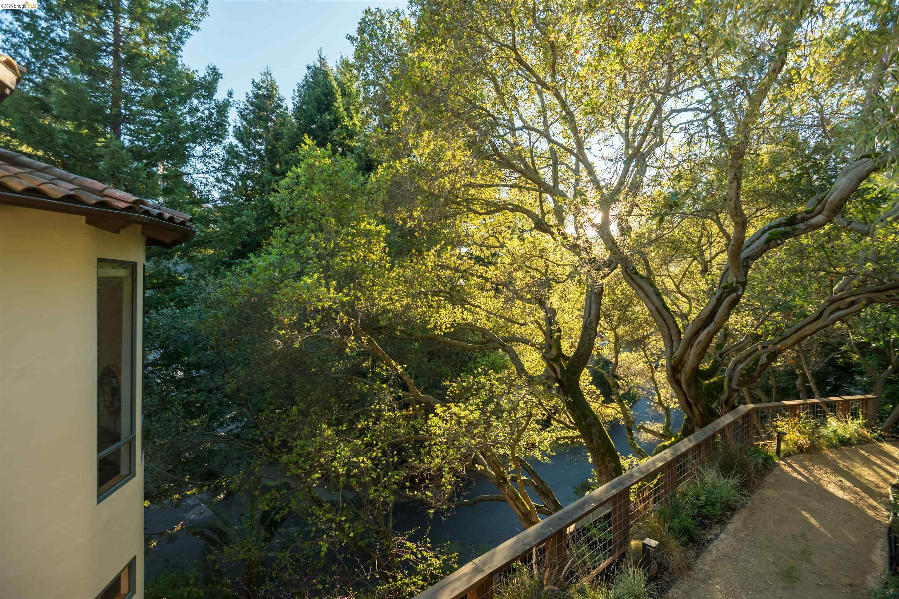 1102 Grand View Drive