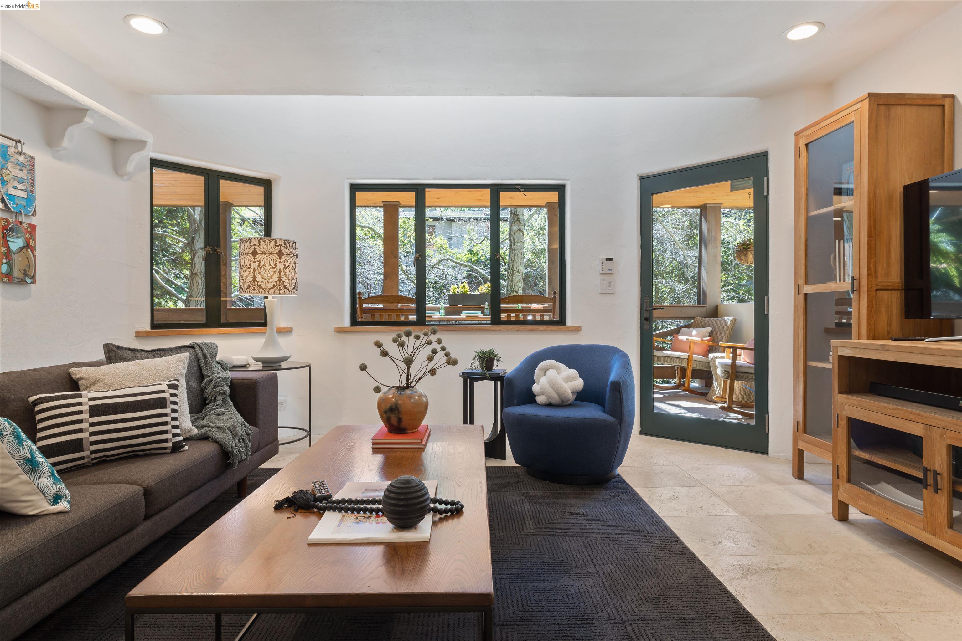 1102 Grand View Drive