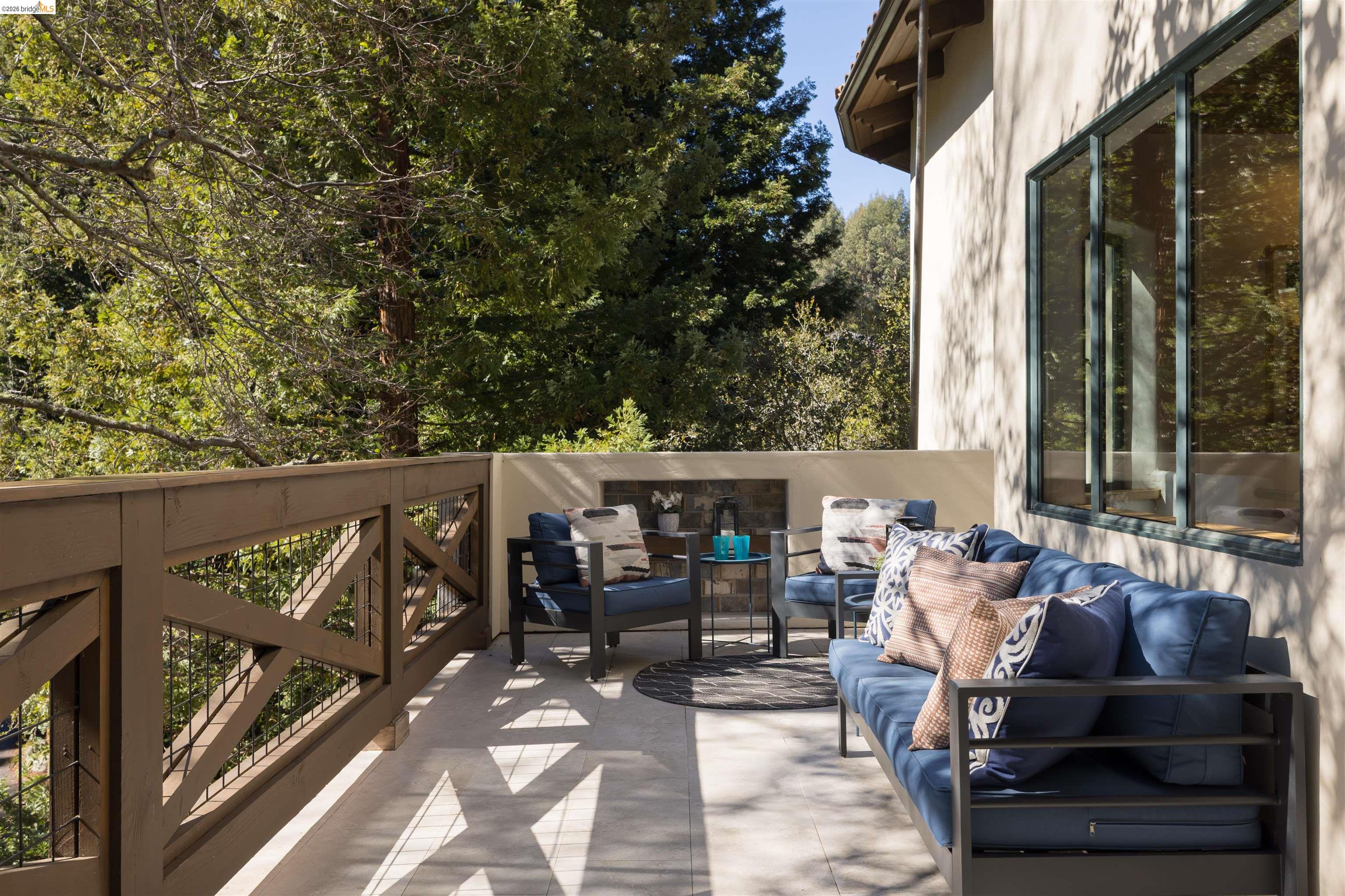 1102 Grand View Drive