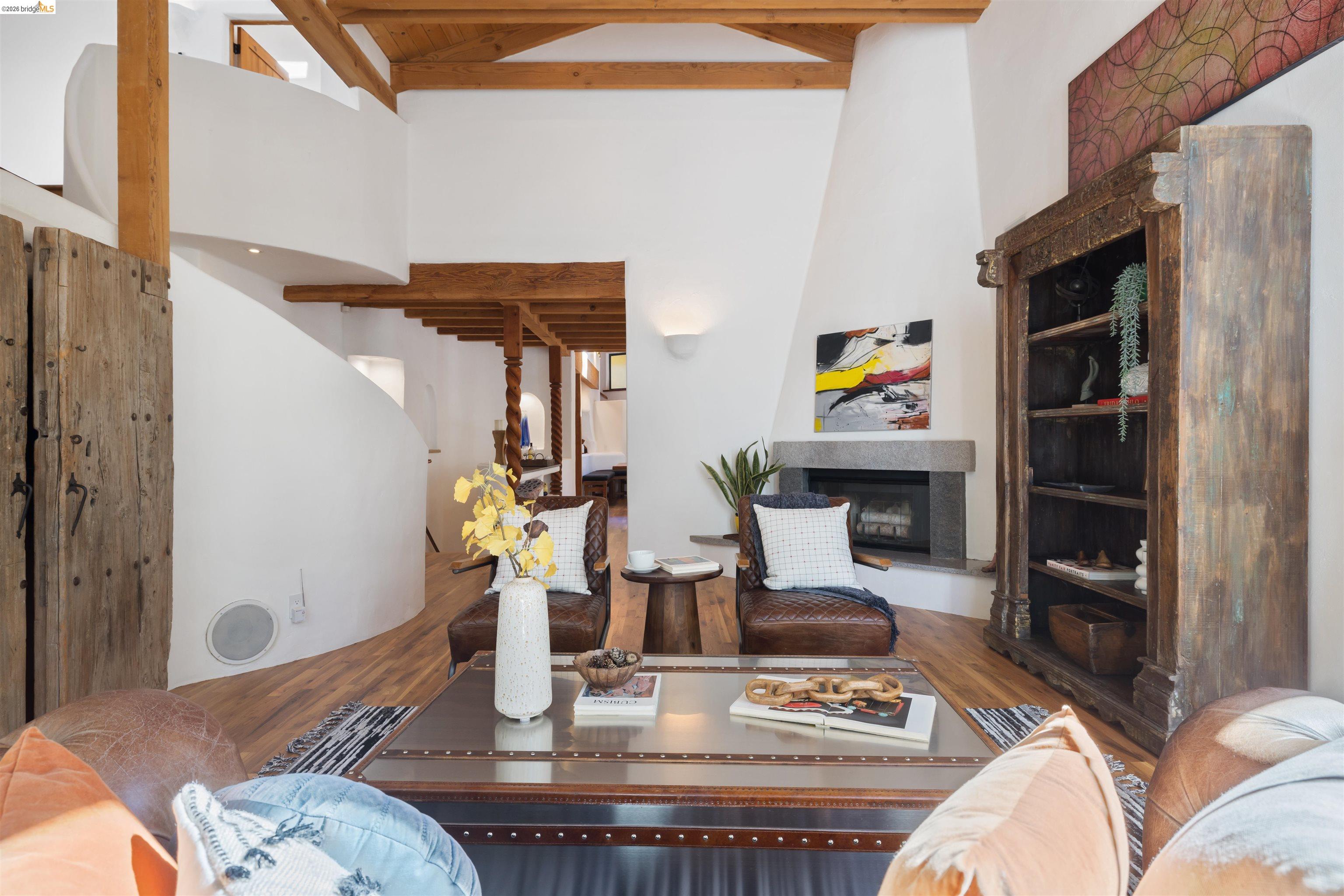 1102 Grand View Drive