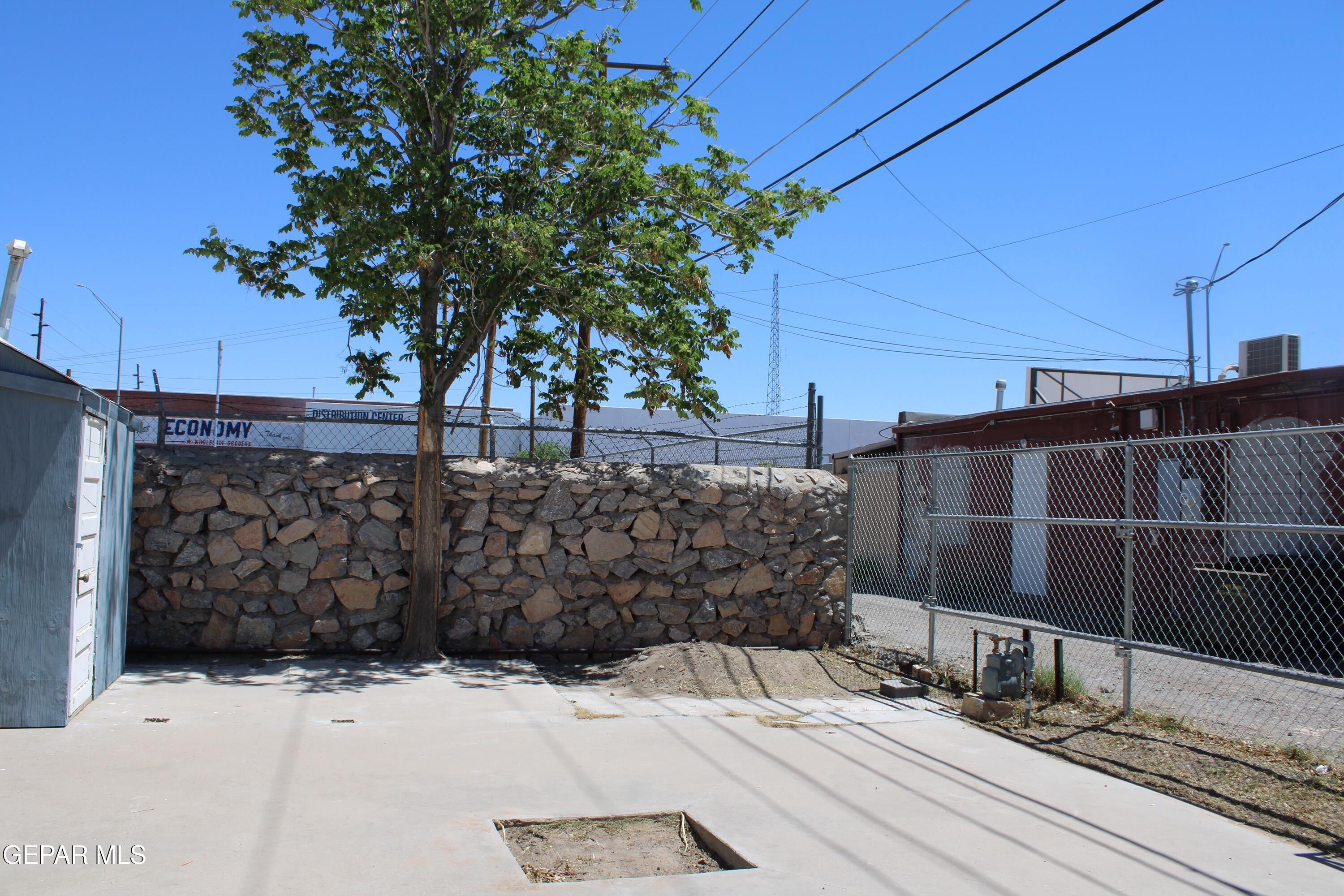 1404 E SAN ANTONIO Avenue