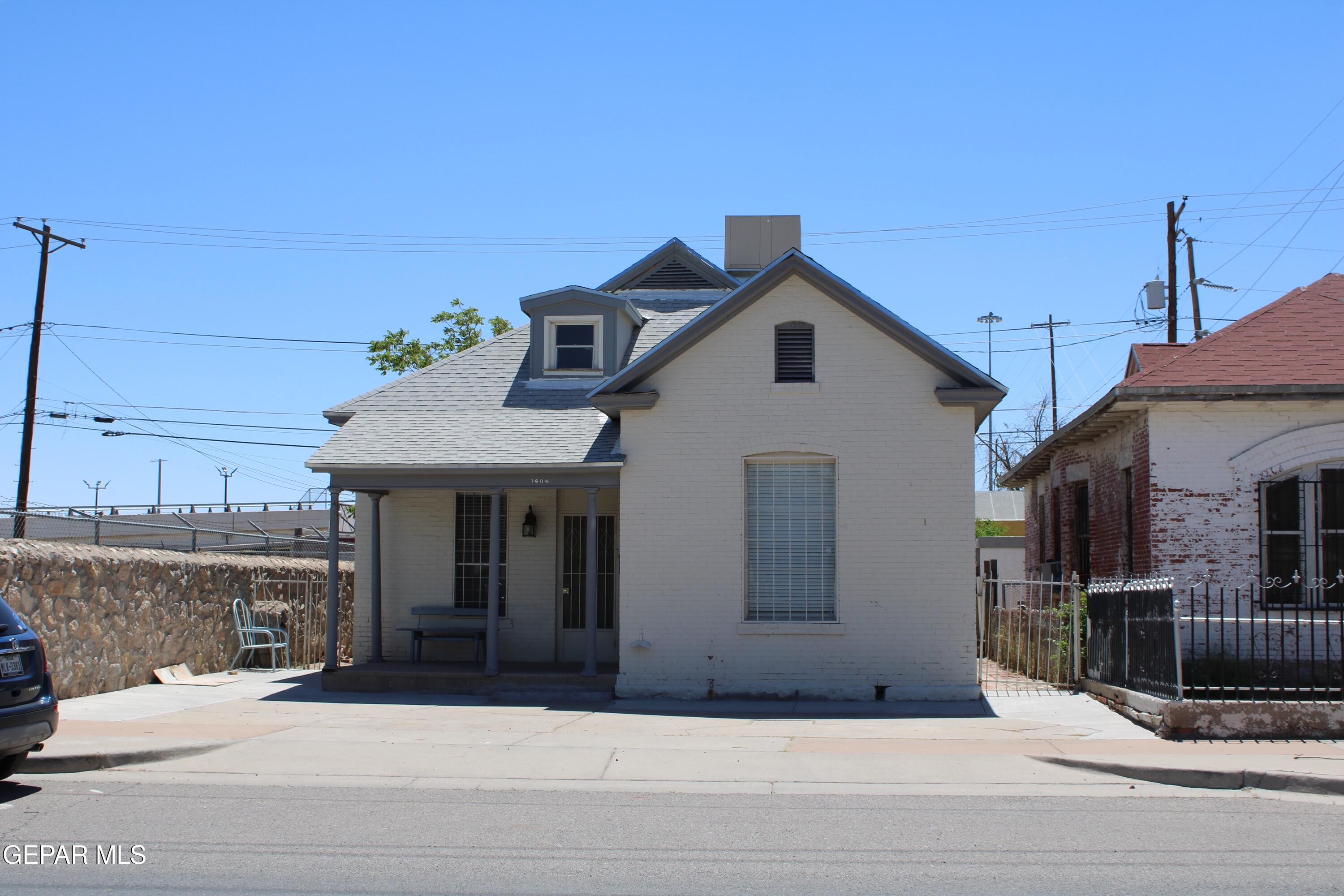 1404 E SAN ANTONIO Avenue