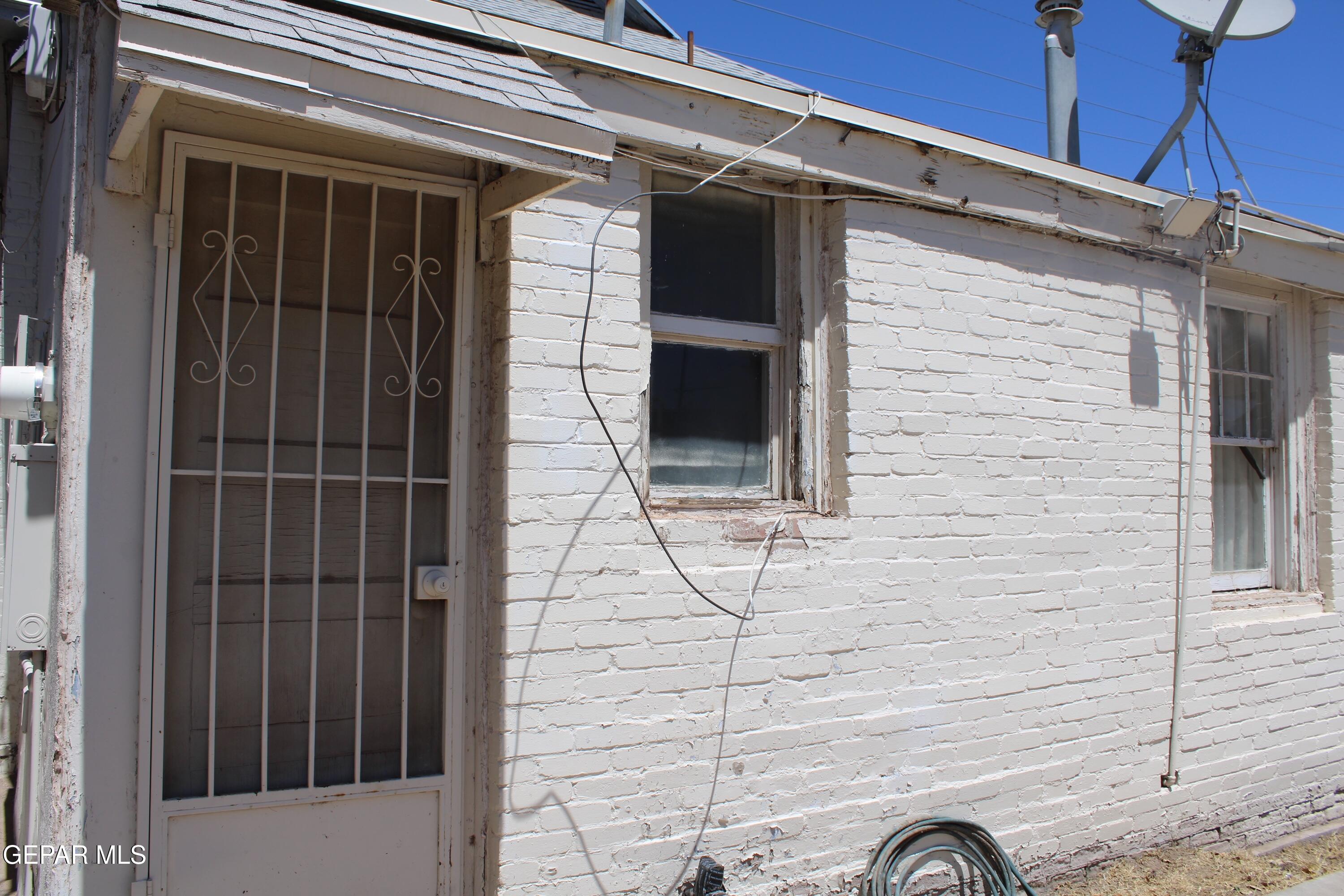 1404 E SAN ANTONIO Avenue
