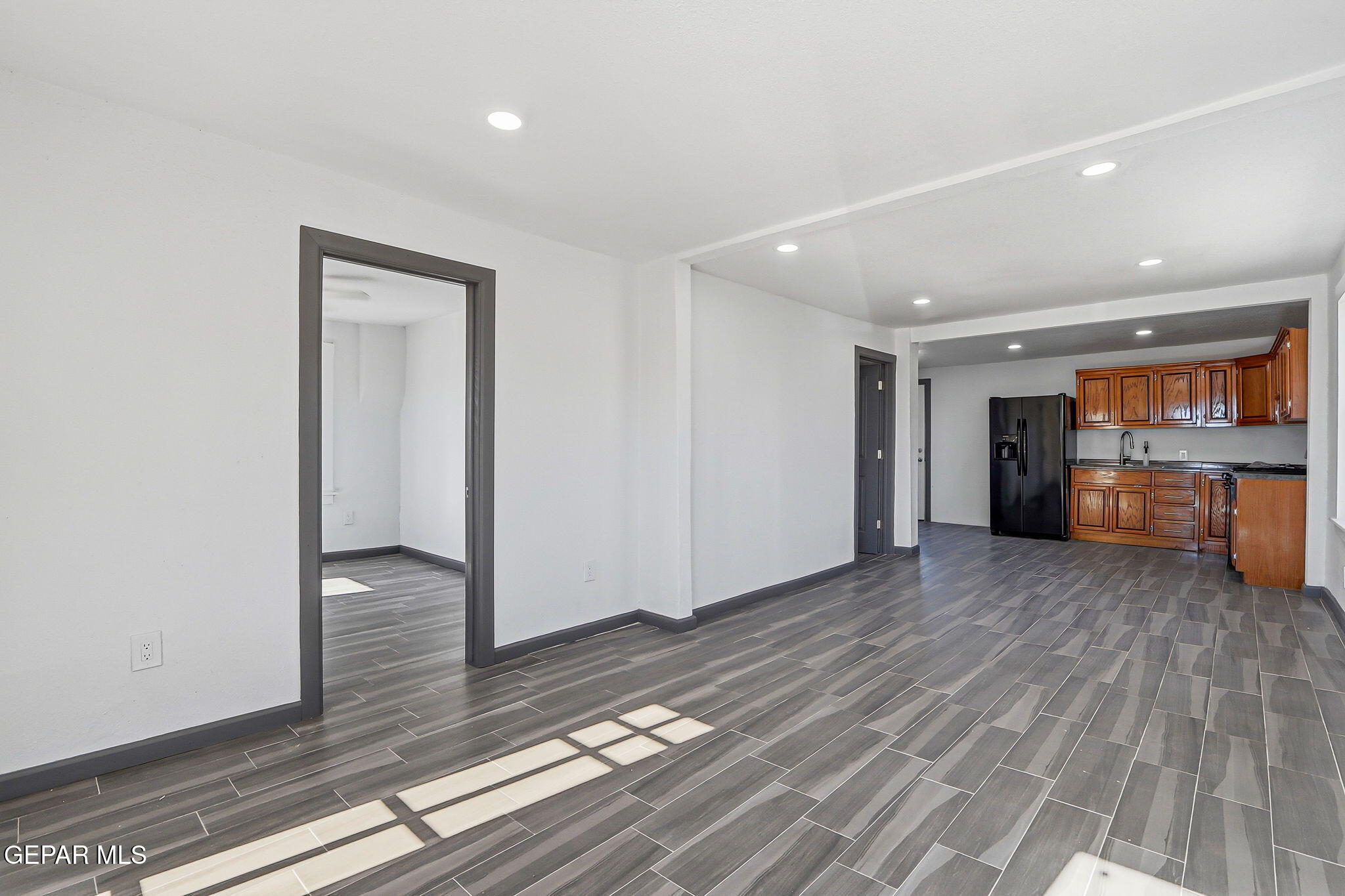 3317 E MISSOURI Avenue