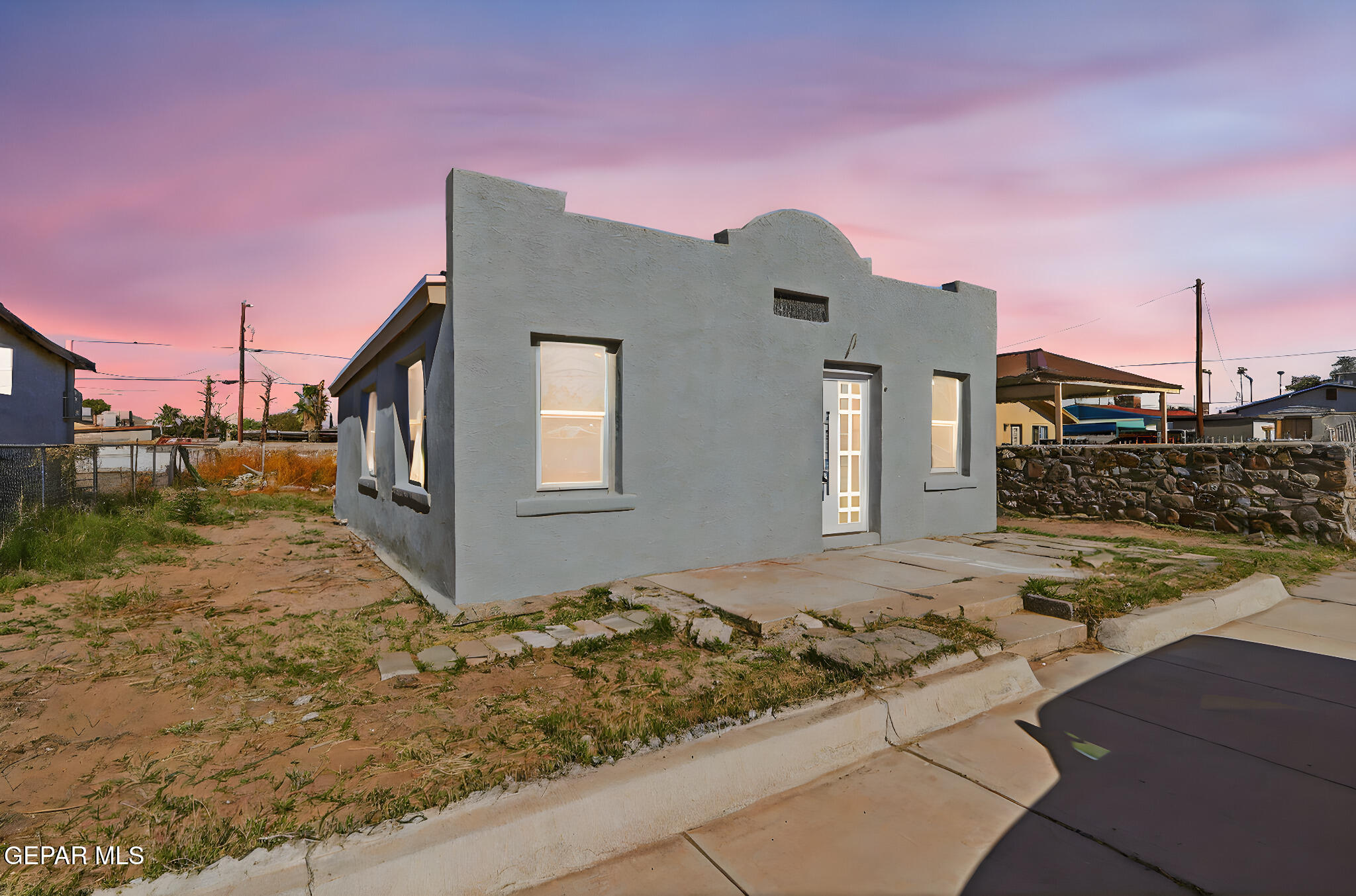 3317 E MISSOURI Avenue