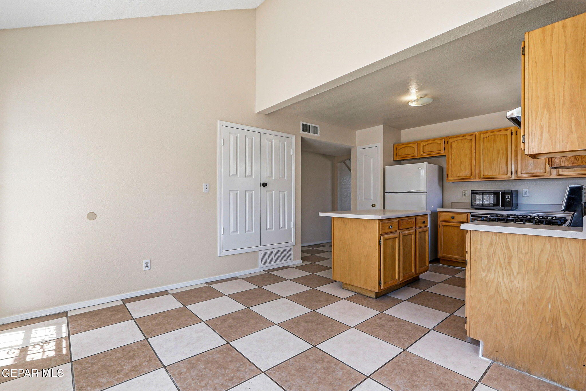 3432 CHICKASAW Drive
