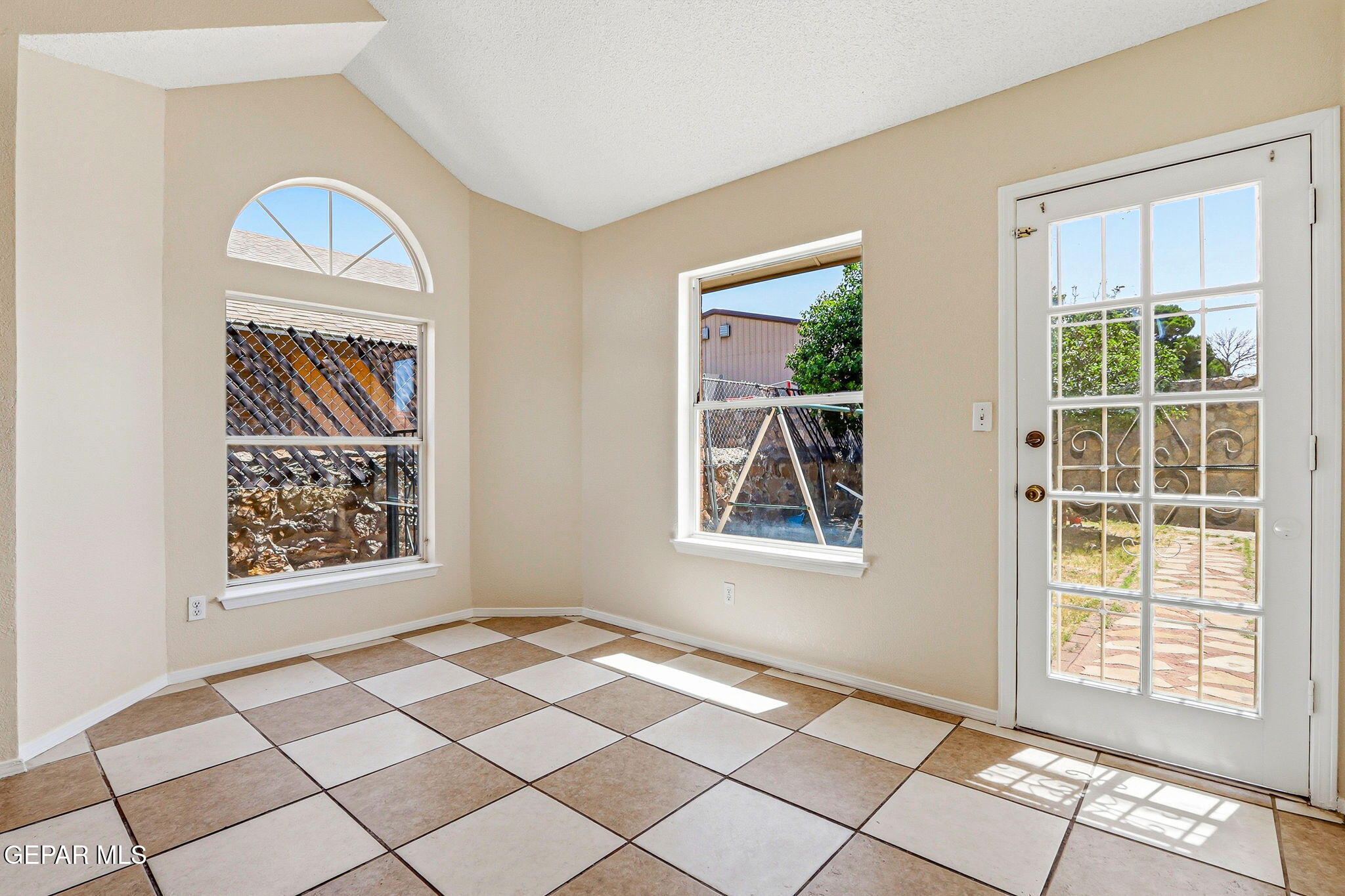 3432 CHICKASAW Drive