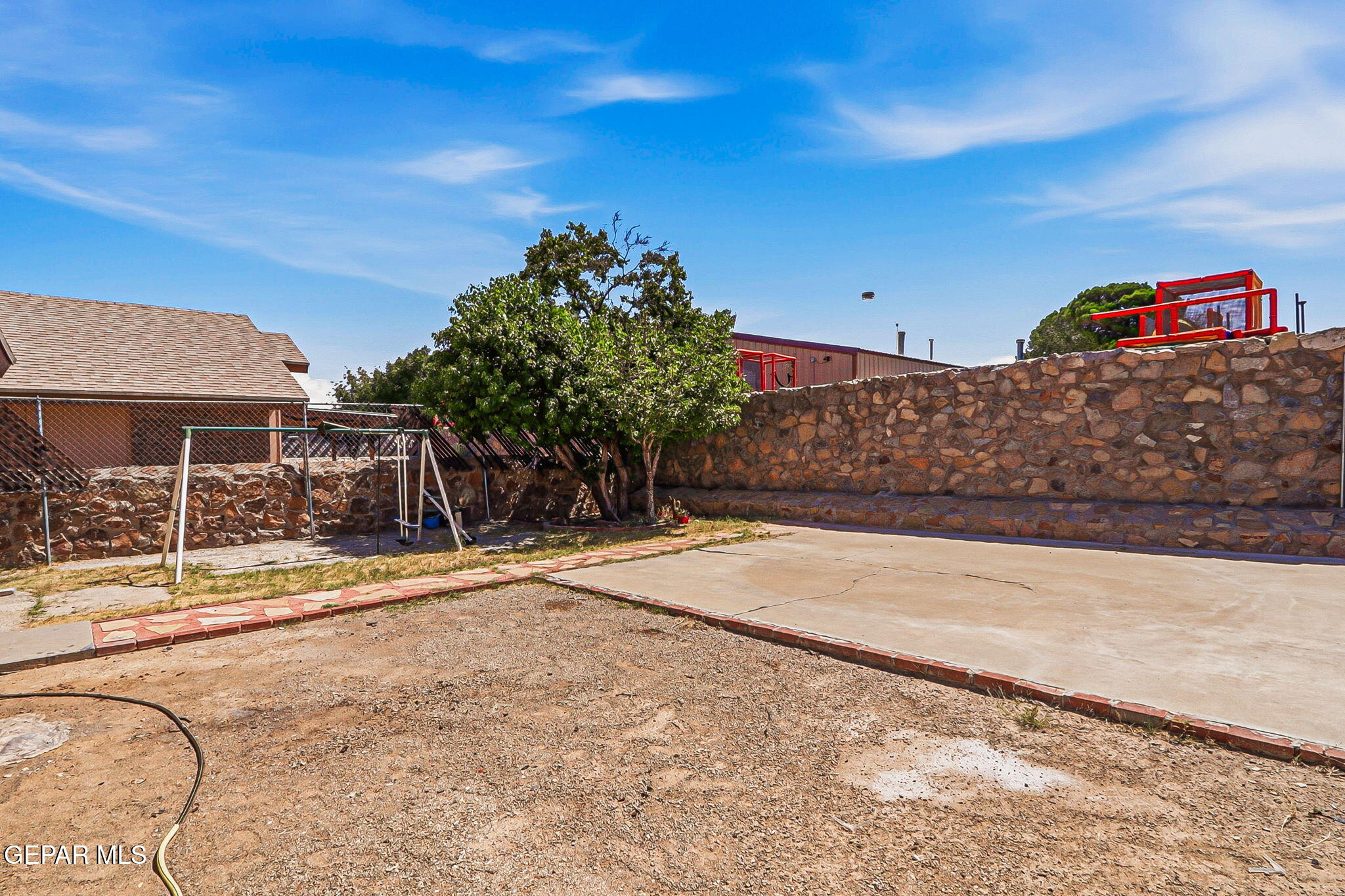 3432 CHICKASAW Drive