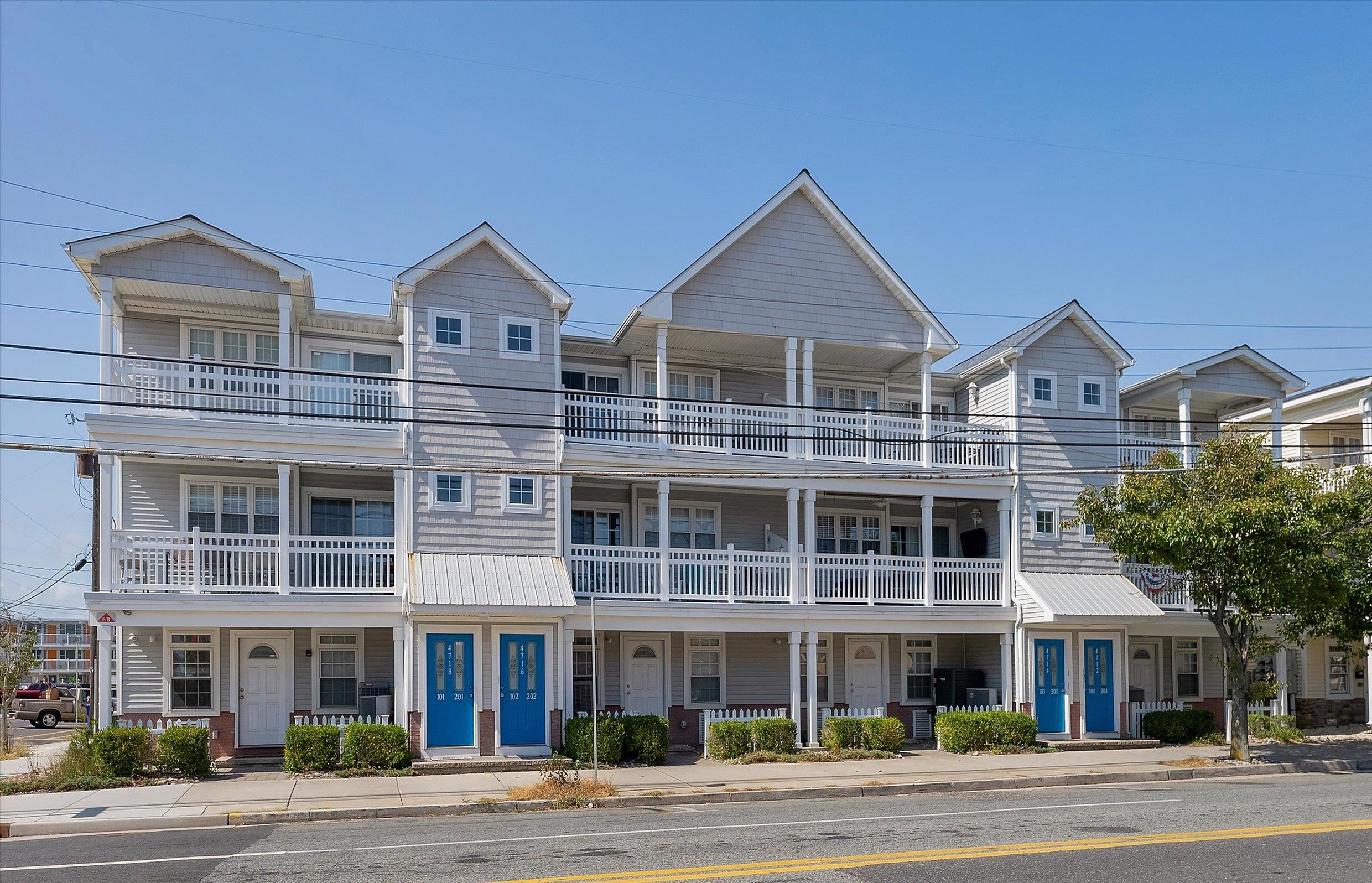 4712 Atlantic Avenue Unit: 104