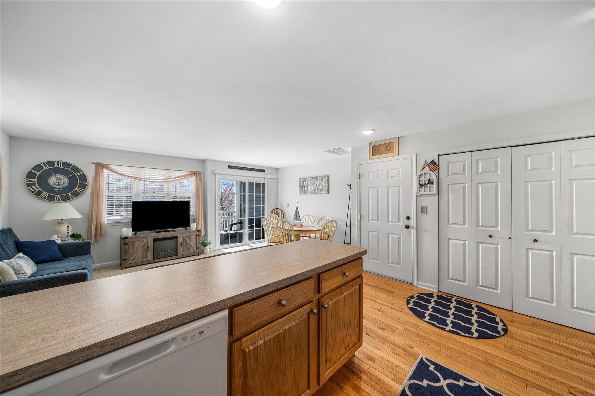 4712 Atlantic Avenue Unit: 104