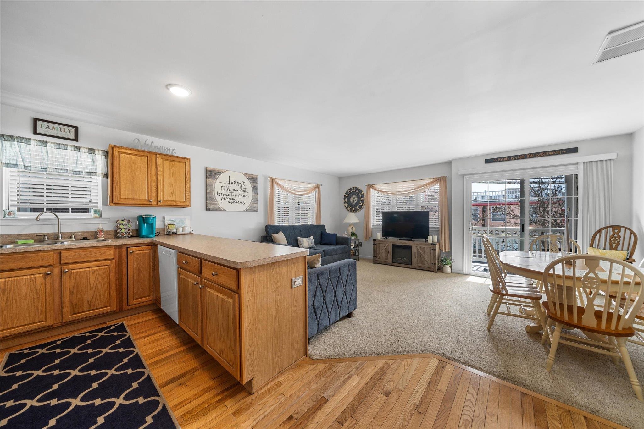 4712 Atlantic Avenue Unit: 104