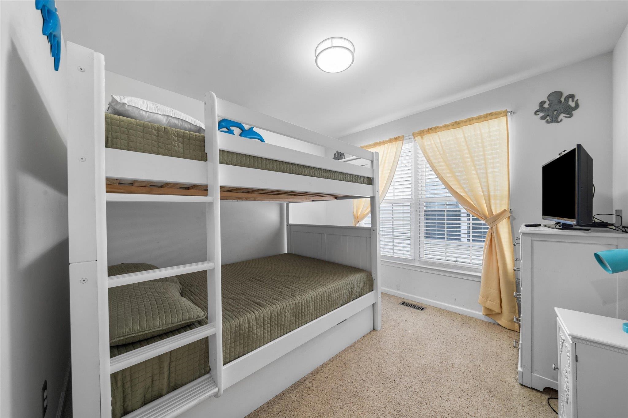 4712 Atlantic Avenue Unit: 104