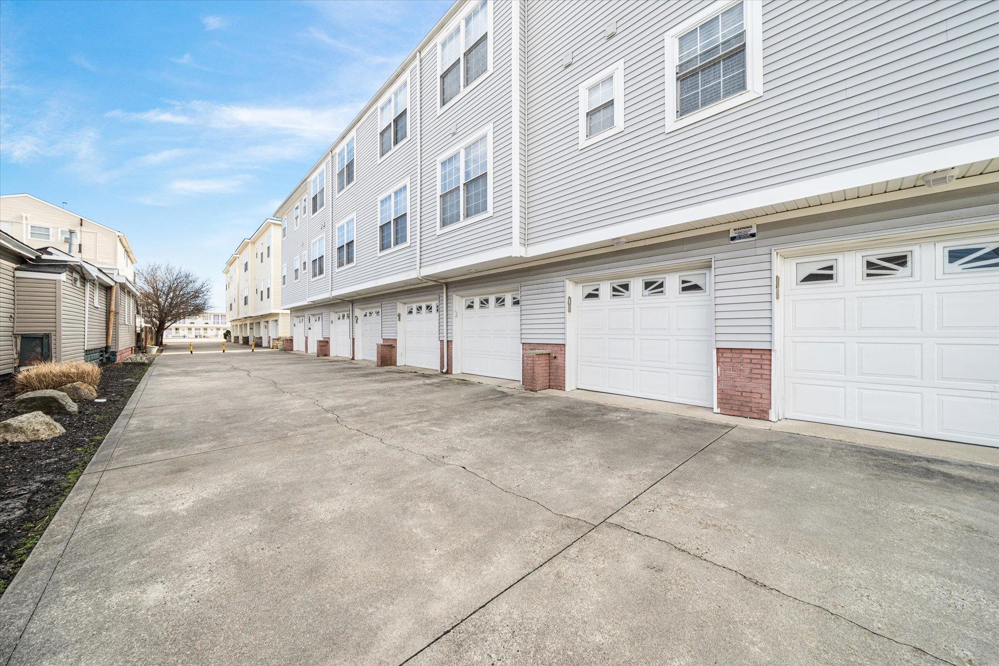4712 Atlantic Avenue Unit: 104