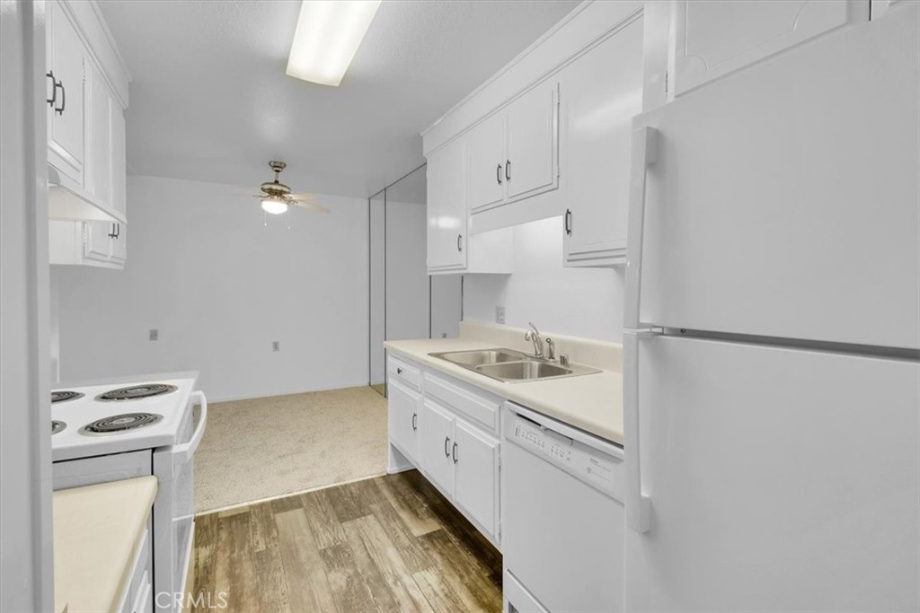 2189 Via Mariposa East B