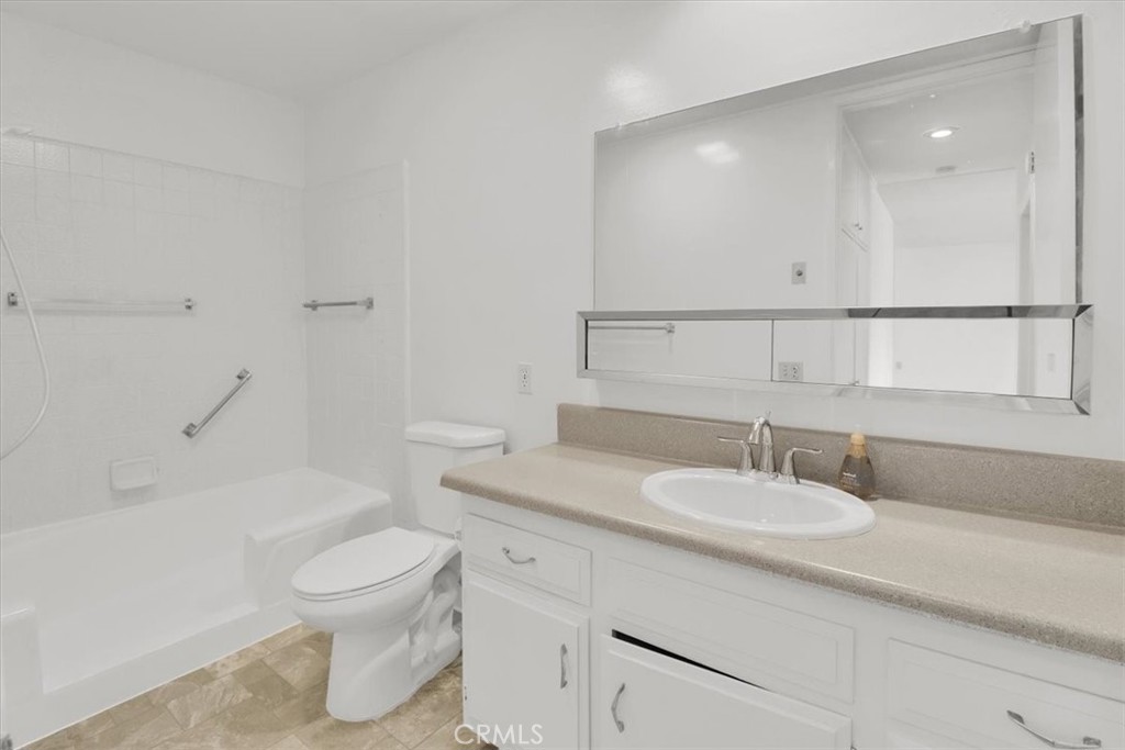 2189 Via Mariposa East B