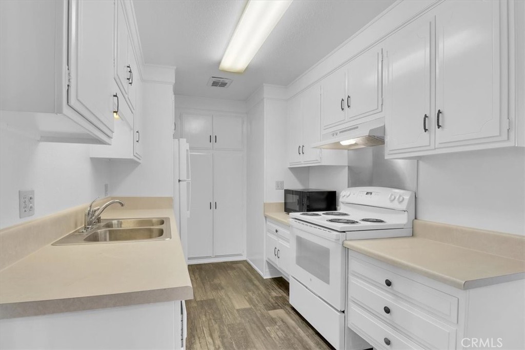 2189 Via Mariposa East B