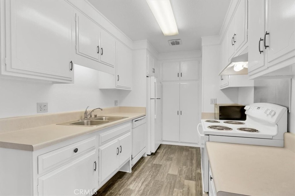 2189 Via Mariposa East B