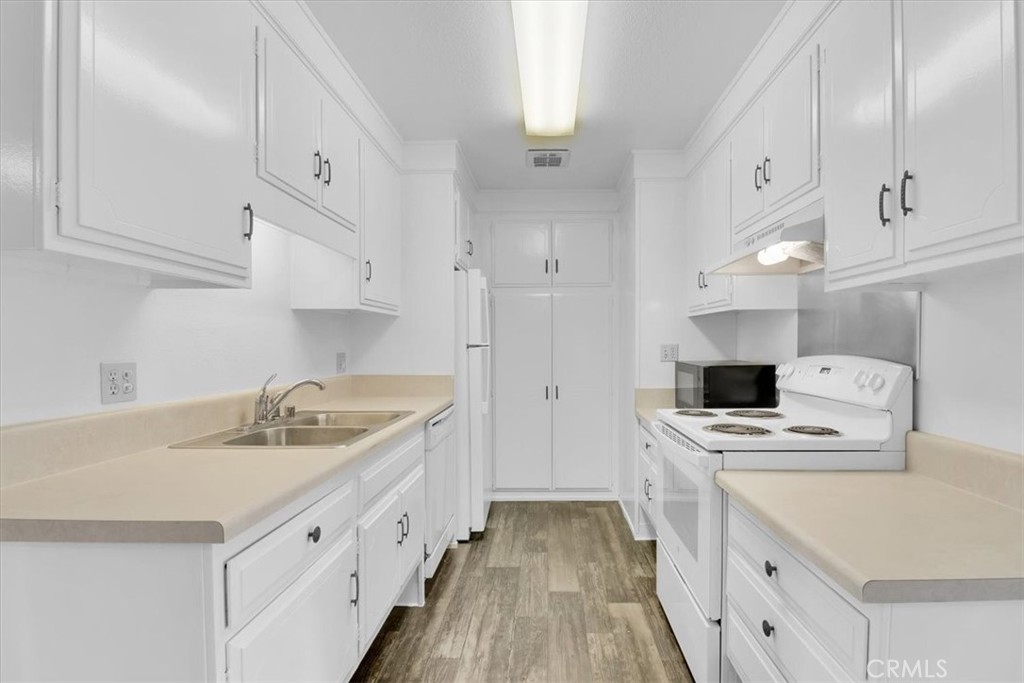 2189 Via Mariposa East B