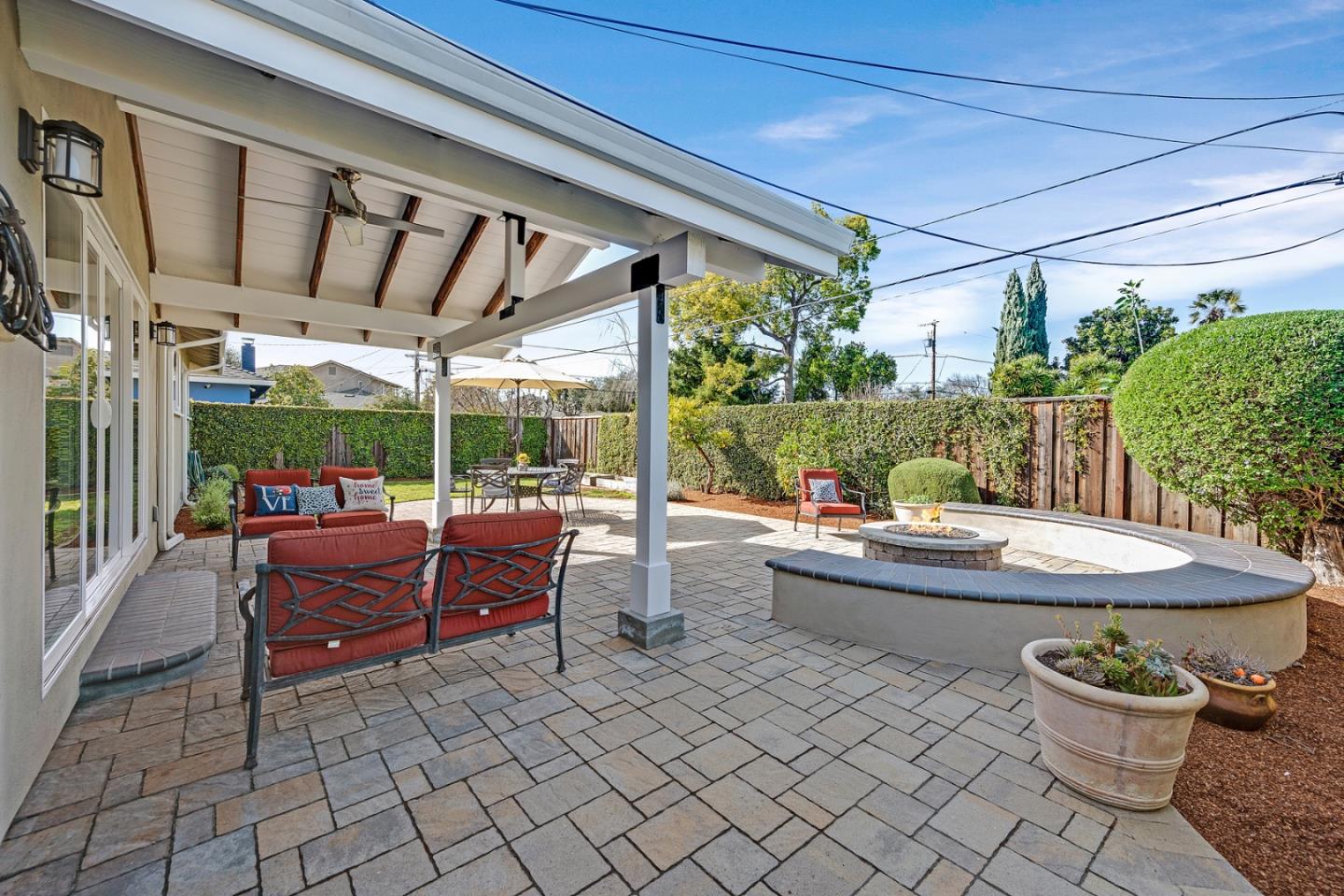 943 W Washington AVE