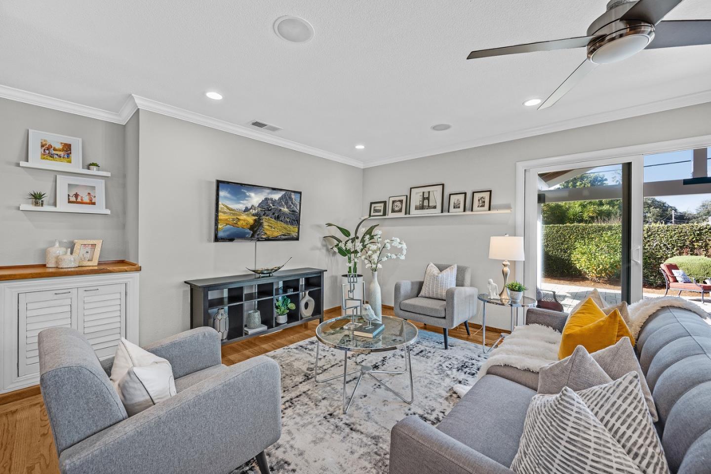 943 W Washington AVE