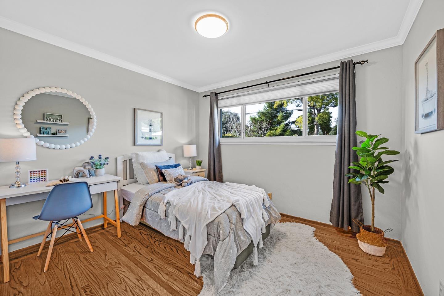 943 W Washington AVE