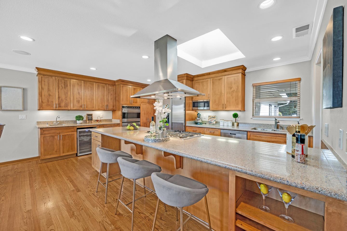 943 W Washington AVE