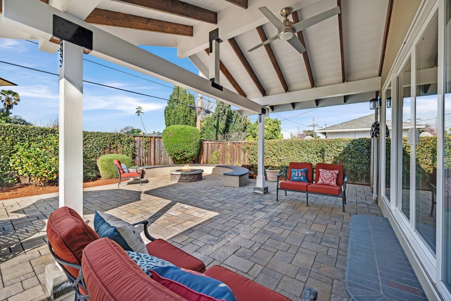 943 W Washington AVE