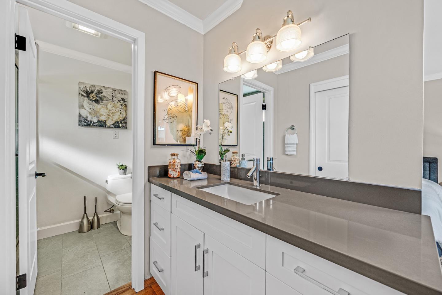 943 W Washington AVE