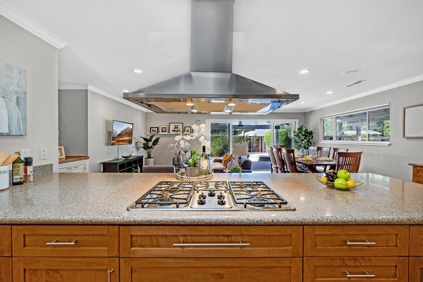 943 W Washington AVE