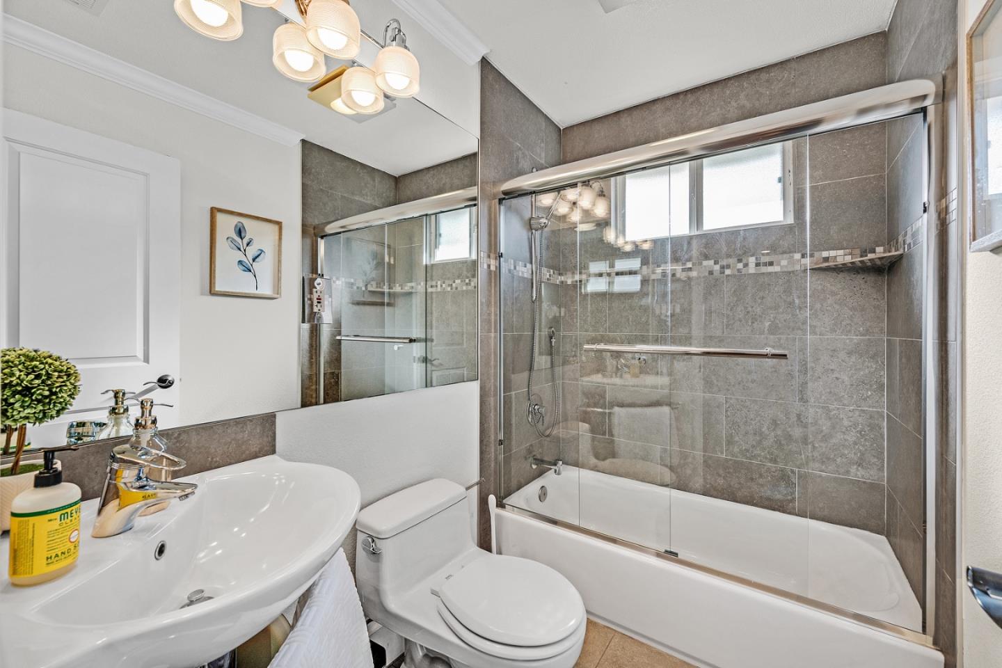 943 W Washington AVE