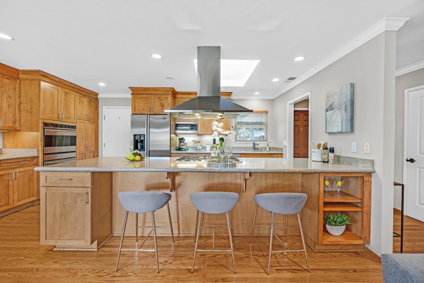 943 W Washington AVE