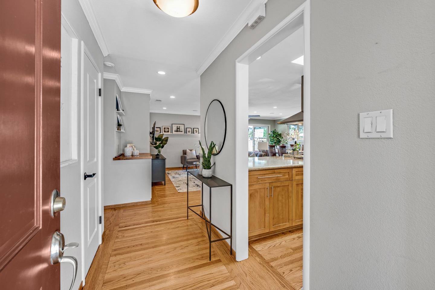 943 W Washington AVE