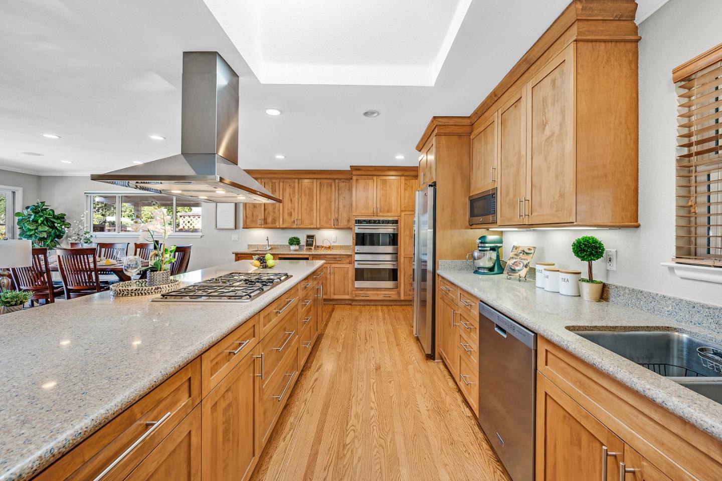 943 W Washington AVE