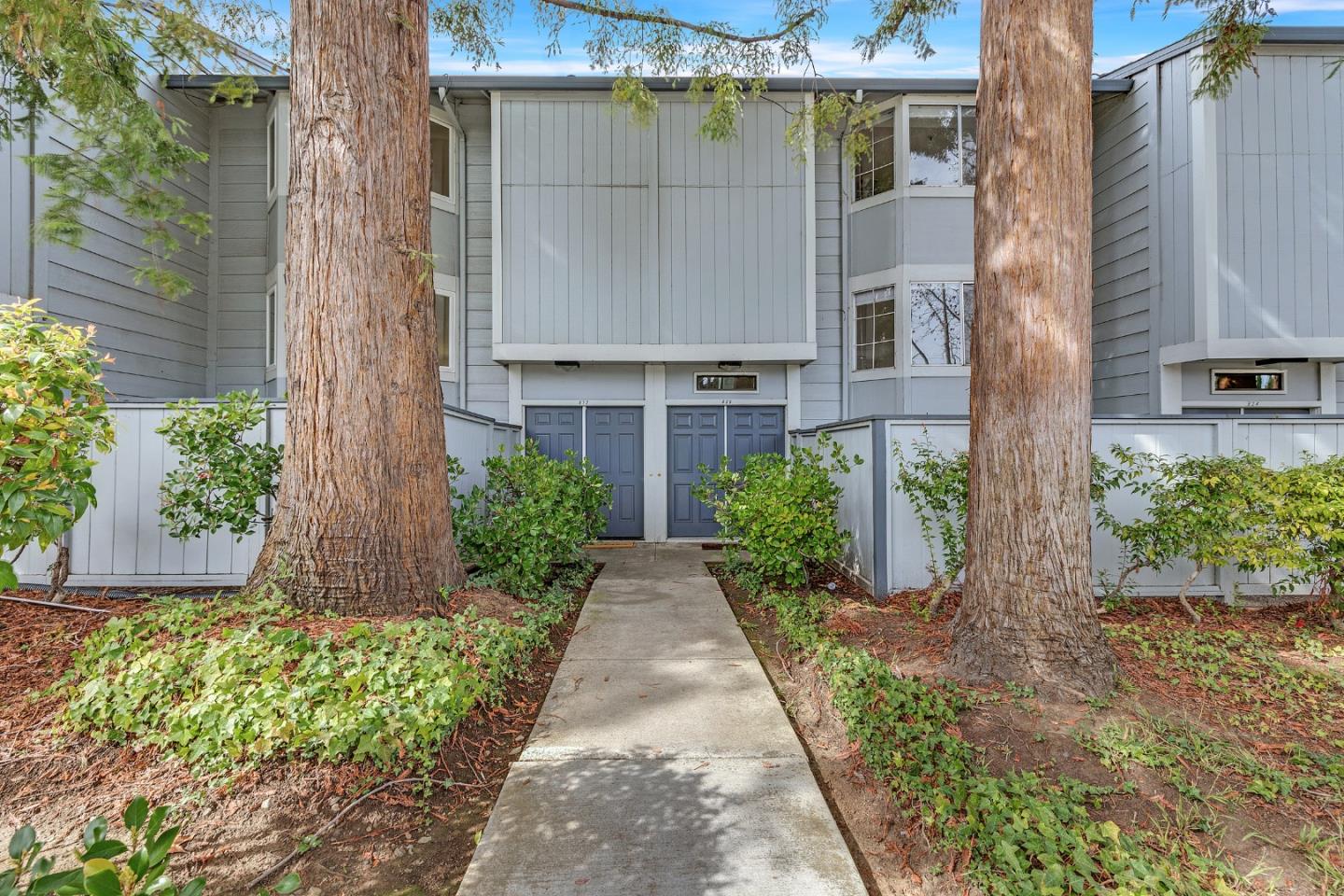 832 Bay ST