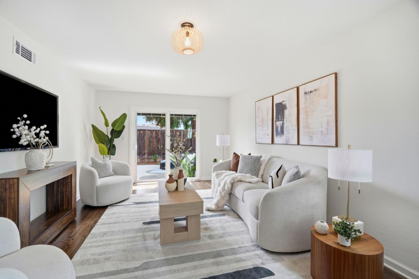 2114 La Miel WAY