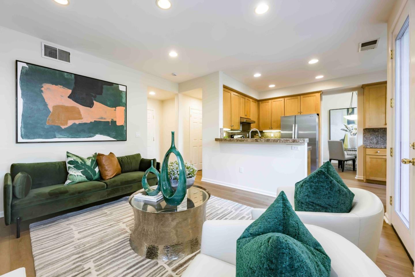 319 Everett AVE