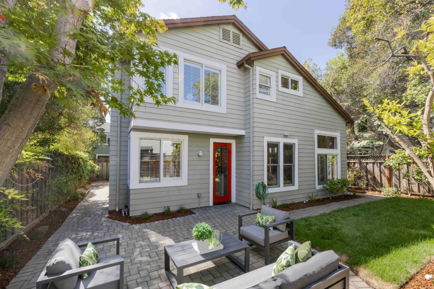 319 Everett AVE