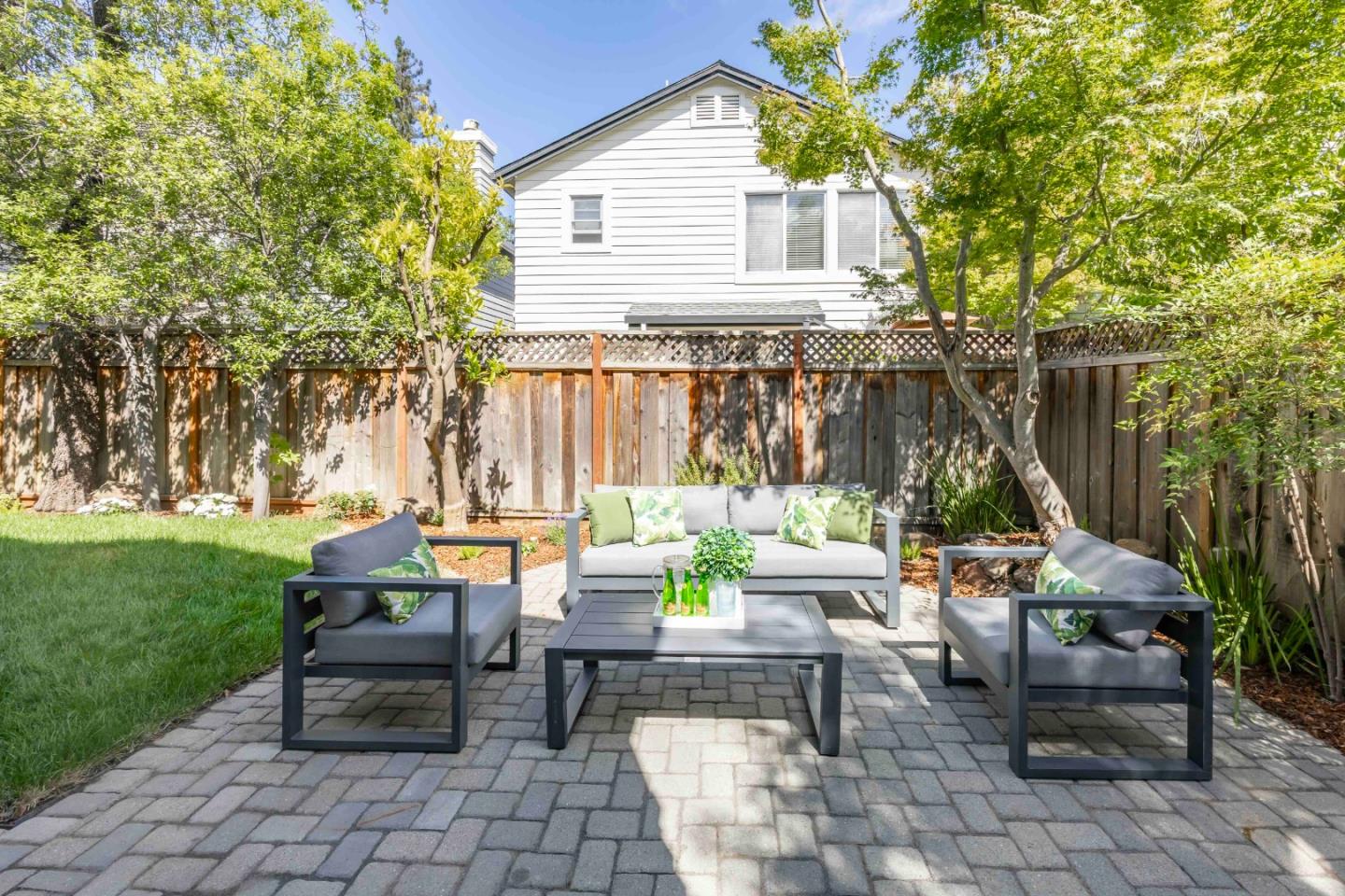 319 Everett AVE