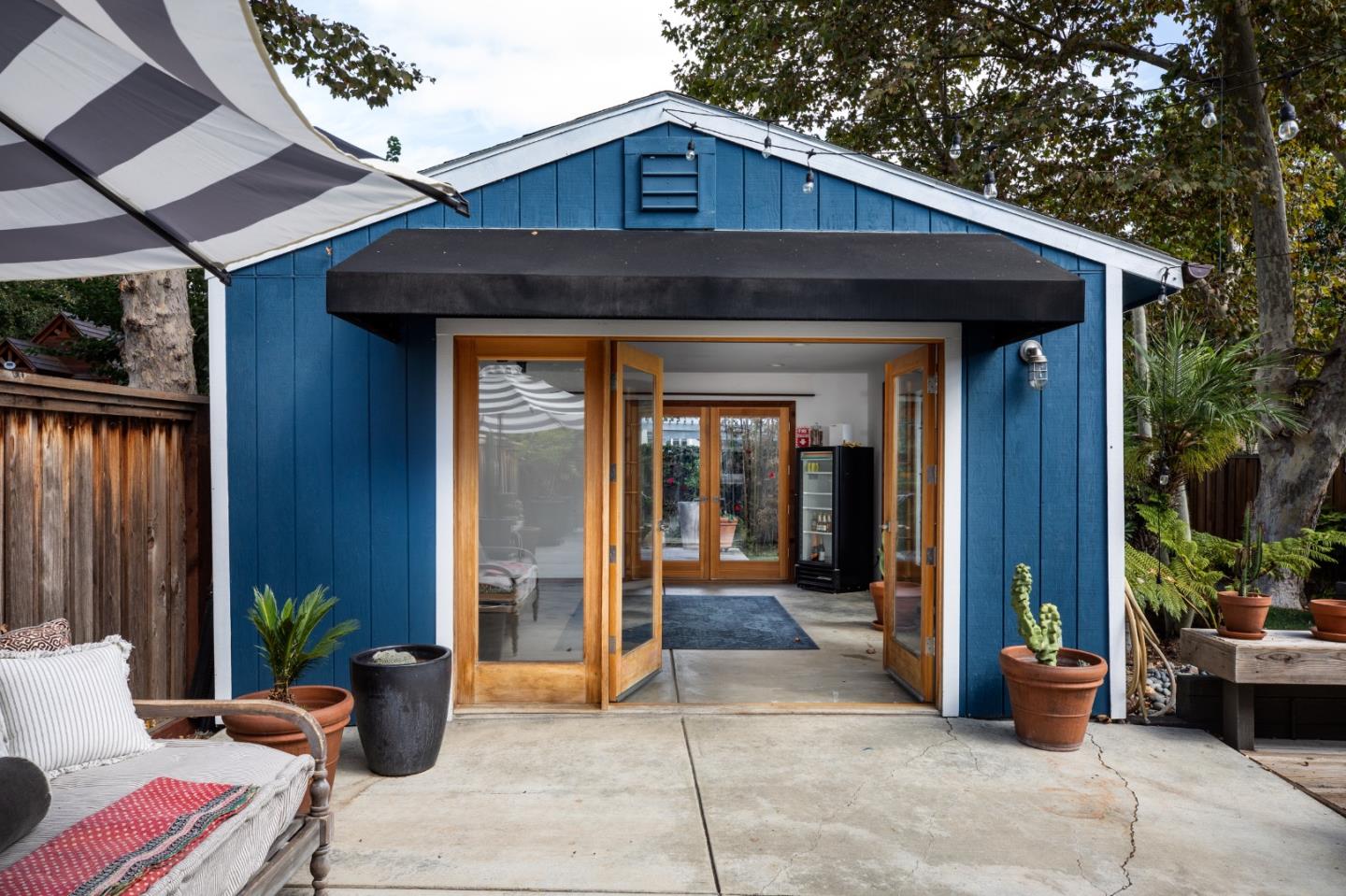 369 Hull AVE
