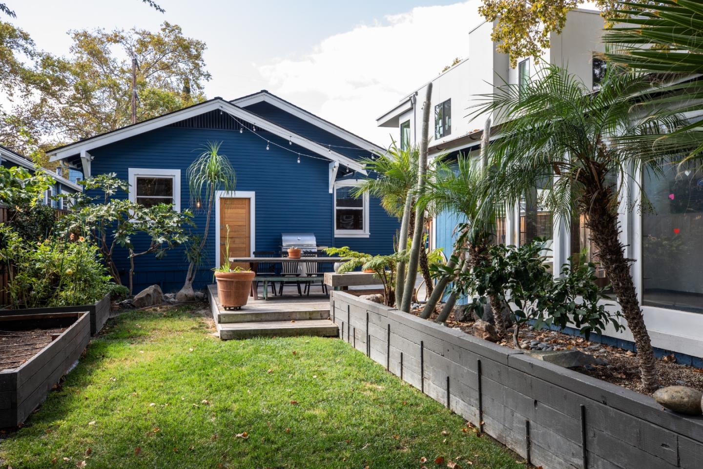 369 Hull AVE